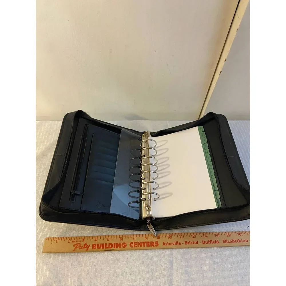 Franklin Covey black leather zipper planner 8x10‎ defect- scuffs on leather